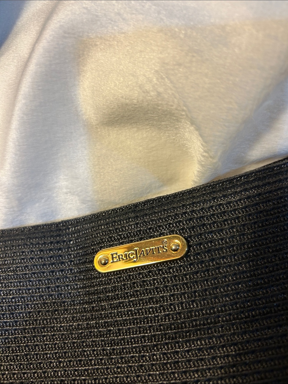 Eric Javits Black Shoulder Bag with Gold Chain Straps - Picture 8 of 13